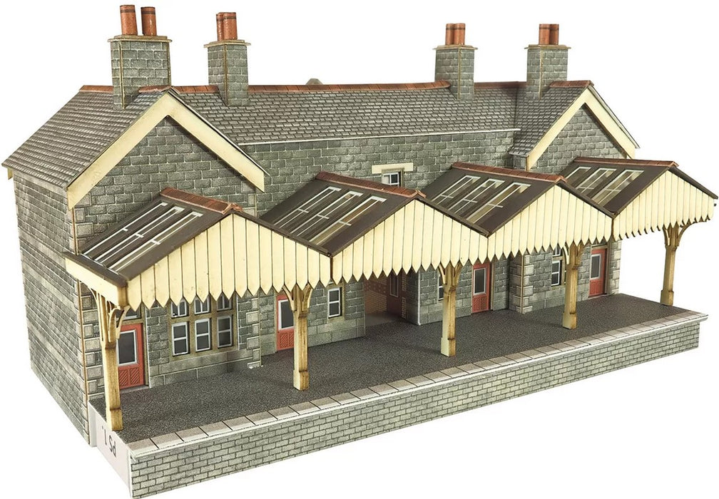 Metcalfe PN920 N Scale Mainline Booking Hall