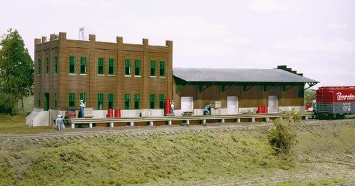 WALTHERS 933-3009 Water Street Freight Terminal - 52 x 15.8cm