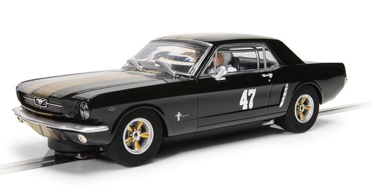Scalextric C4405 FORD MUSTANG - BLACK AND GOLD