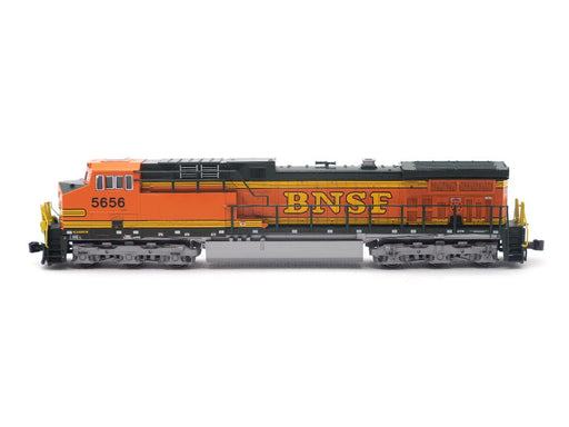 KATO 176-7114 GE AC4400CW Diesel Locomotive – BNSF #5656