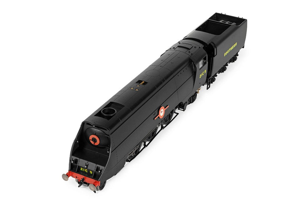 Hornby R30455 SR - Merchant Navy Class Steam Locomotive - 21C9 'Shaw Savill' (VE Day 80th Anniversary)