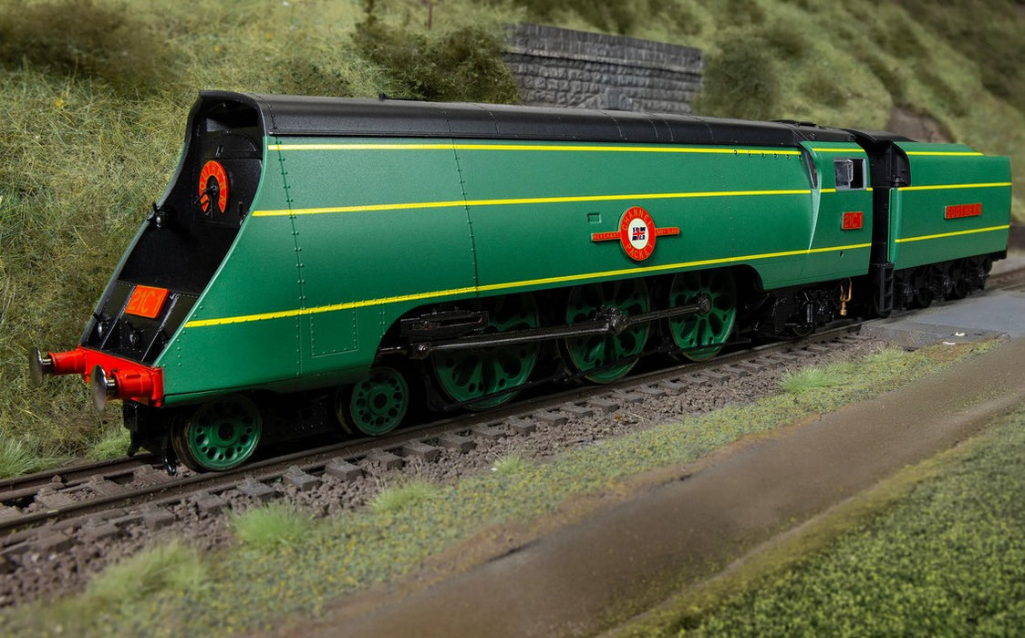 Hornby R30399SS SR - Merchant Navy Class Steam Locomotive - 21C1 'Channel Packet' (With Steam Generator)