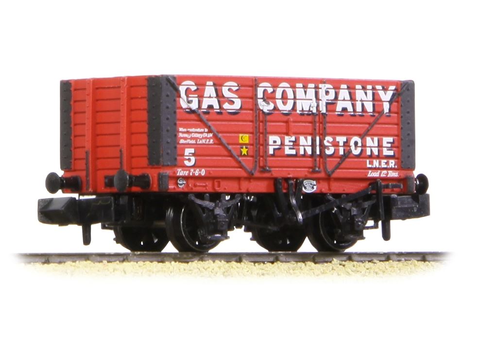 Graham Farish 377-156 8 Plank Wagon Fixed Ends 'Gas Company Penistone' Red