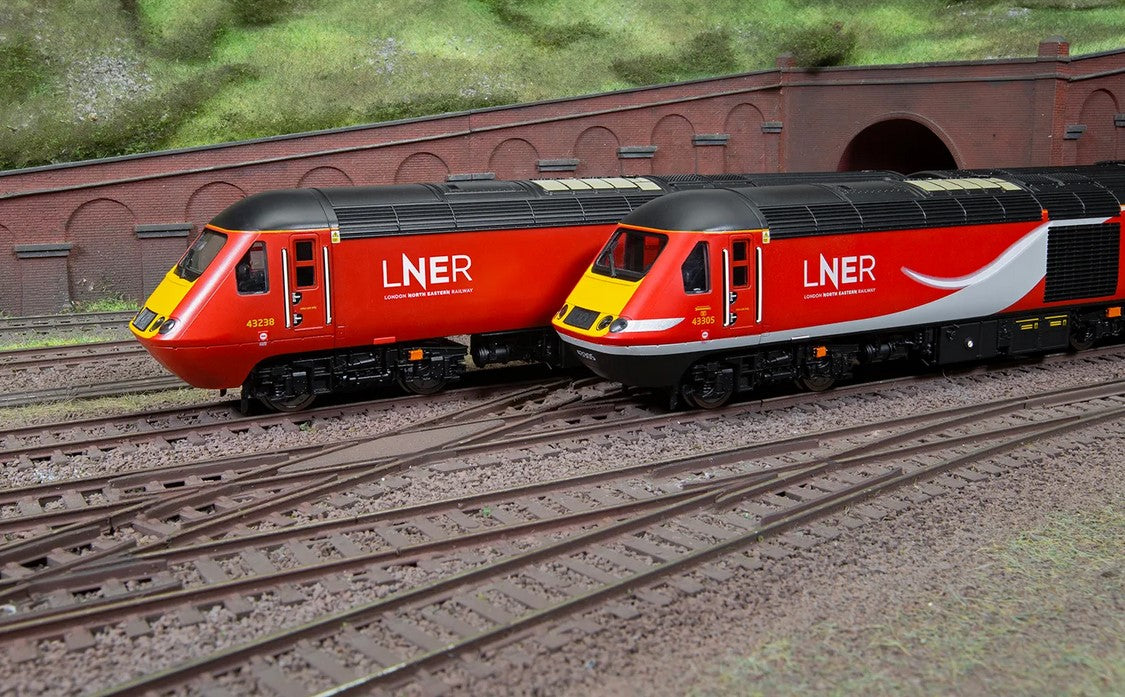 Hornby R30095 LNER, Class 43 HST Train Pack - Era 11