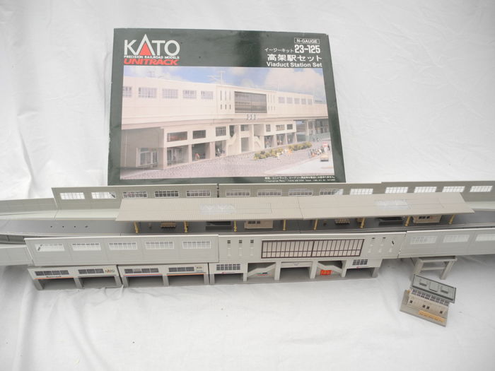 Kato 23-125 Viaduct Station Set