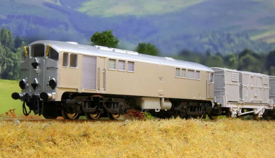 Rapido 905502 BR Class 28 D5711 BR Green with Small Yellow Panel with DCC Sound