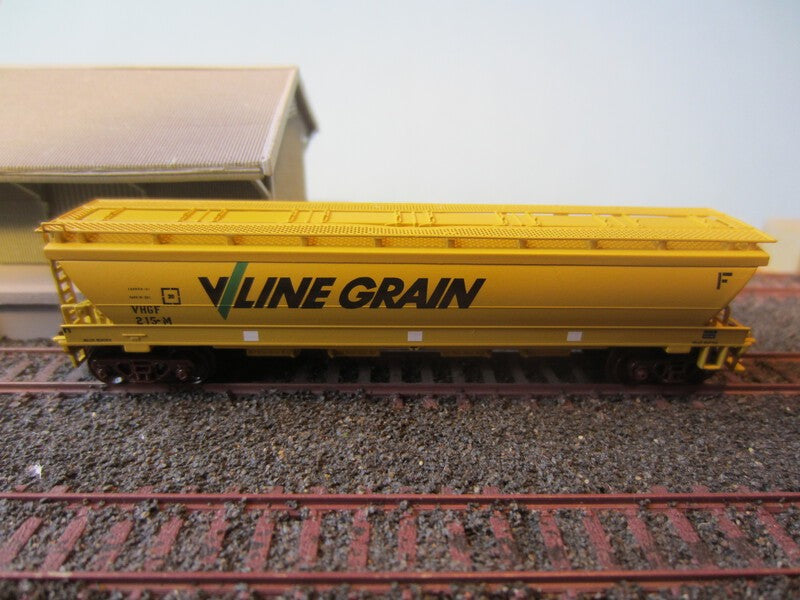 AustNRail 3462 VHGF Grain wagon VLINE No 215